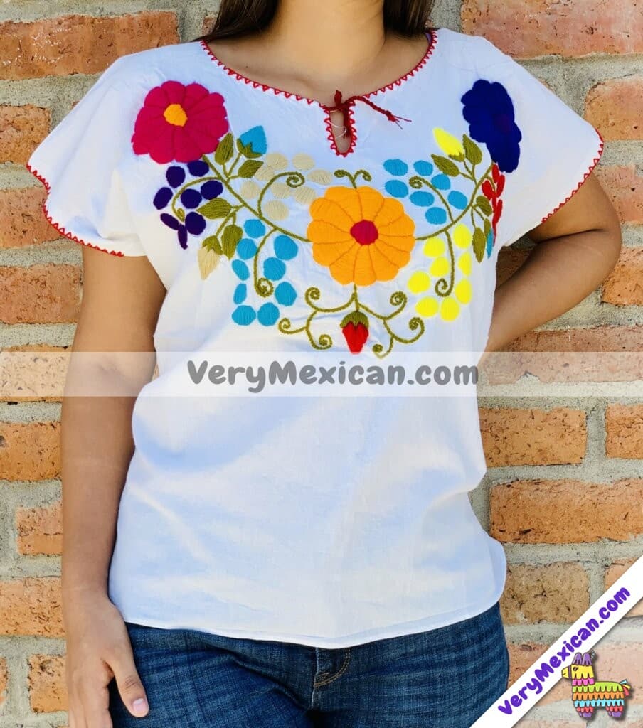 rj00788 Blusa Color Blanco de manta bordado flores varios colores Unitalla en Chiapas México medida de 66x68 cm ⋆