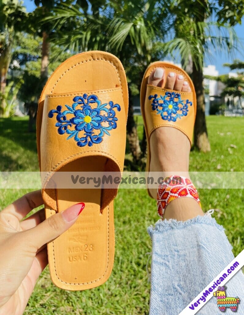 Ze 00049 Huaraches Artesanales Piso Para Mujer Tan Flor Azul Con Enredadera Fabricante Calzado Mayoreo (1)