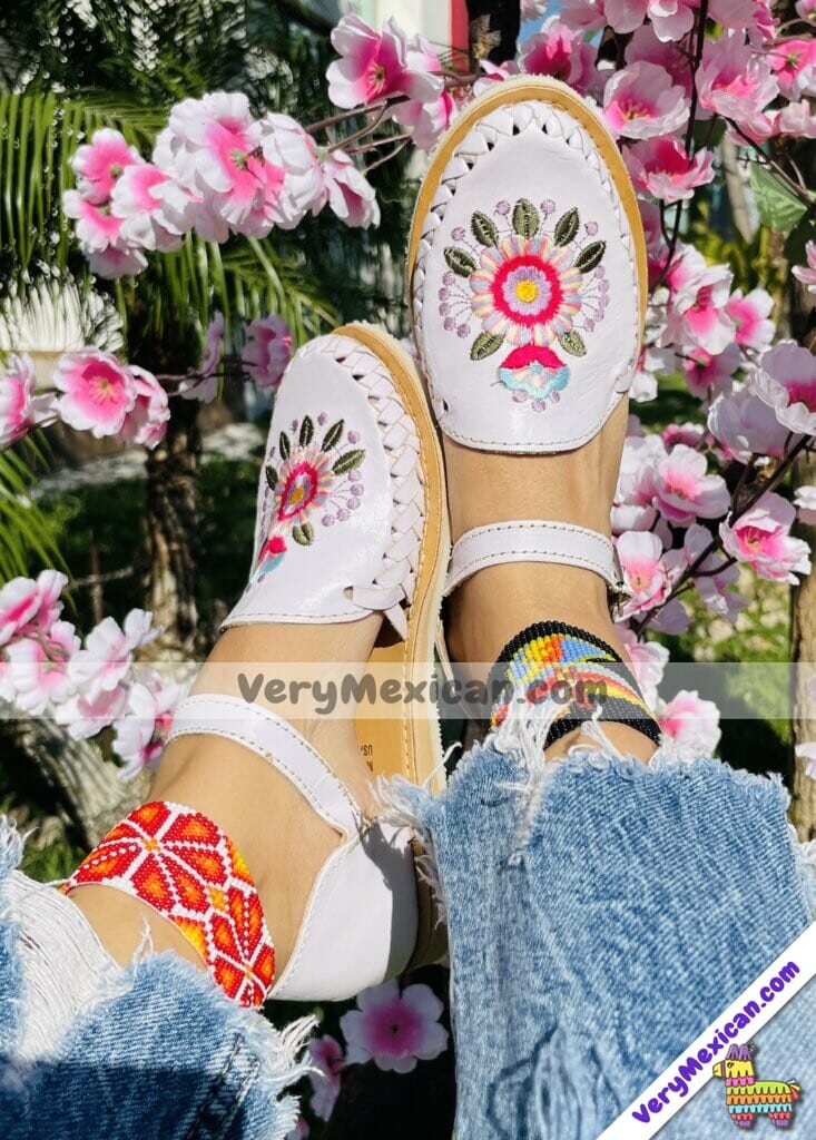 Zn 00043 Huaraches Artesanales Piso Para Mujer Blanco Bordado De Flor Multicolor Fabricante Calzado Mayoreo (2)